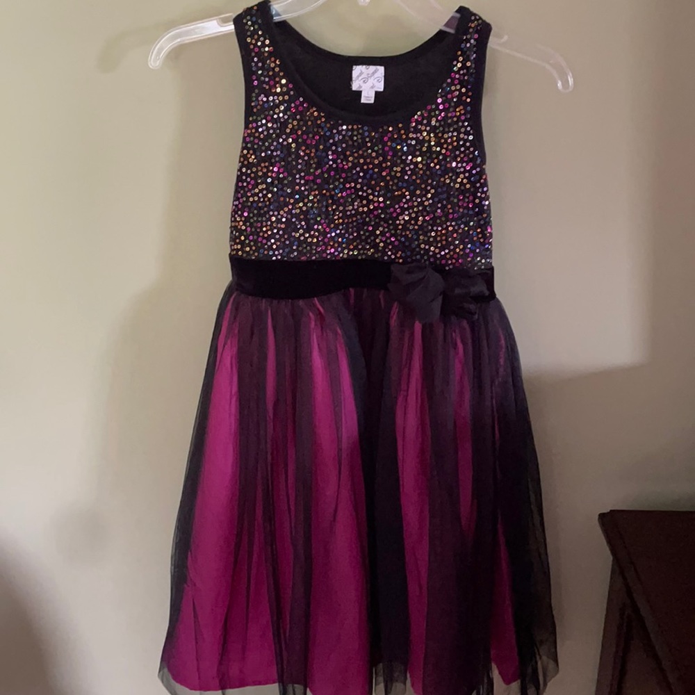 Adorable Disney D-Signed Maroon and Black Sequined Dress. Girls Size L.